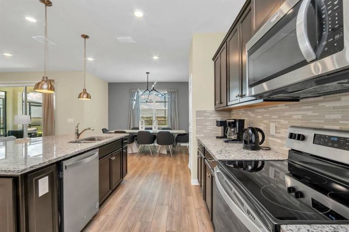 Image No.10-5 Bed Property for sale