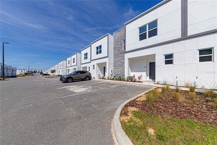 Image No.1-5 Bed Townhouse for sale