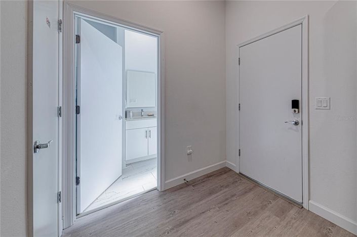 Image No.12-5 Bed Townhouse for sale