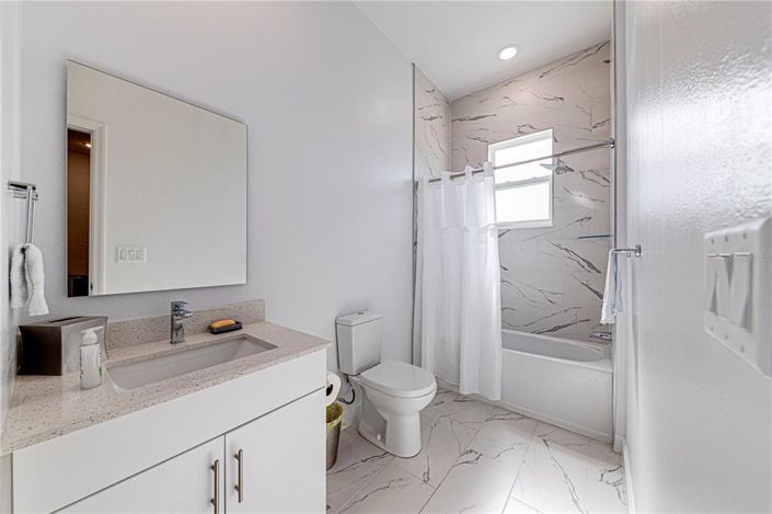 Image No.13-5 Bed Townhouse for sale