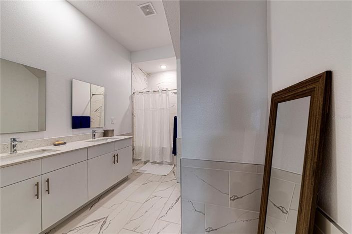 Image No.27-5 Bed Townhouse for sale