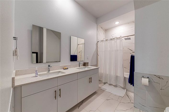 Image No.28-5 Bed Townhouse for sale