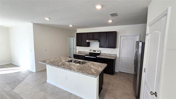 Image No.14-5 Bed Property for sale