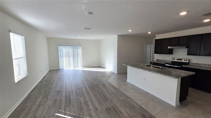 Image No.17-5 Bed Property for sale