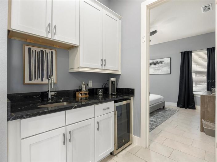 Image No.13-10 Bed Property for sale