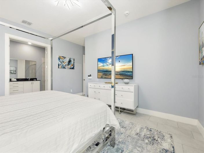 Image No.22-10 Bed Property for sale