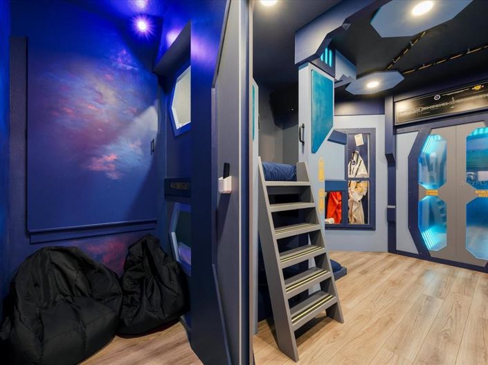 Image No.27-10 Bed Property for sale