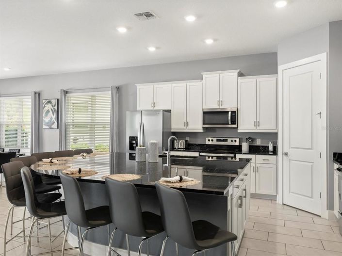 Image No.7-10 Bed Property for sale