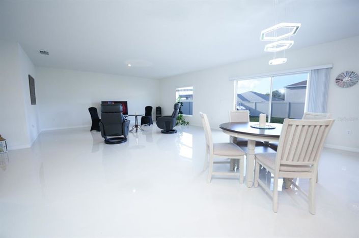 Image No.2-4 Bed Property for sale