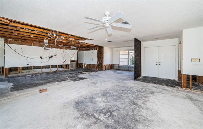 Image No.12-3 Bed Property for sale