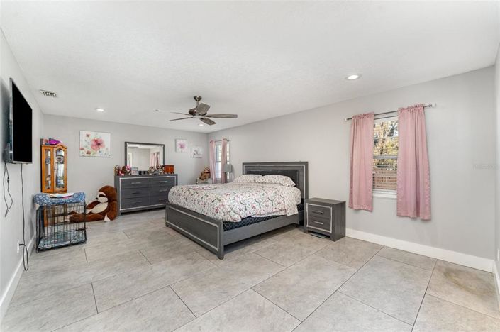 Image No.11-3 Bed Property for sale