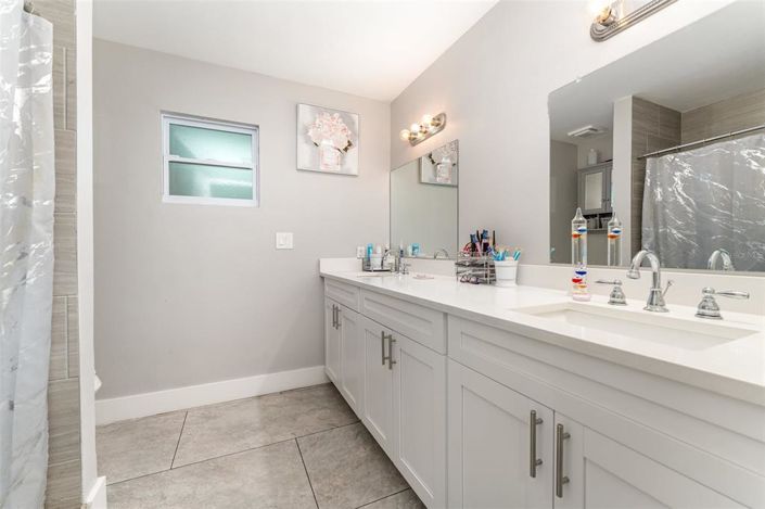 Image No.12-3 Bed Property for sale