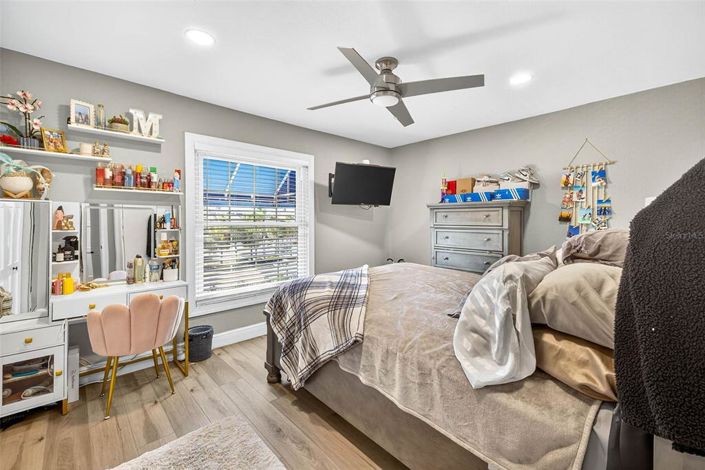 Image No.24-2 Bed Property for sale