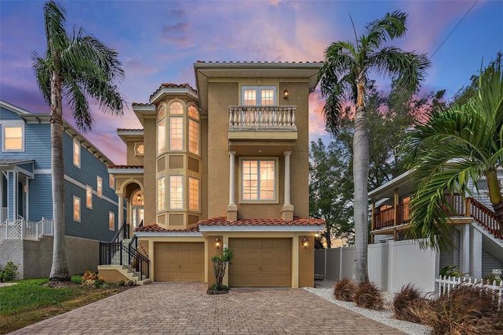 Image No.1-5 Bed Property for sale