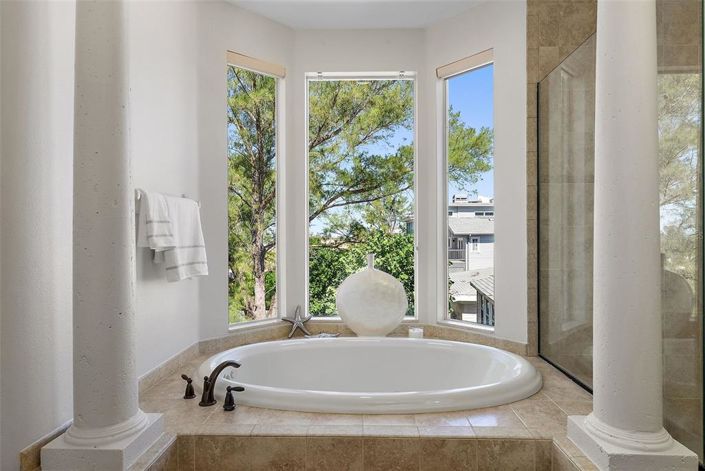 Image No.45-5 Bed Property for sale