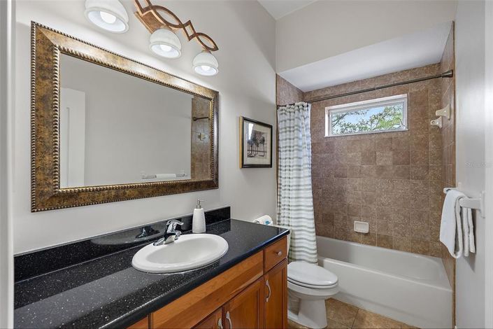 Image No.56-5 Bed Property for sale