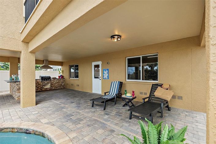 Image No.61-5 Bed Property for sale