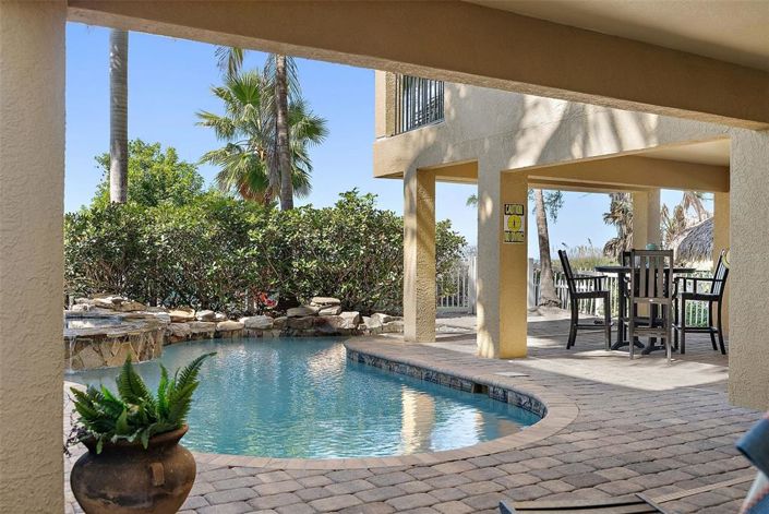 Image No.65-5 Bed Property for sale