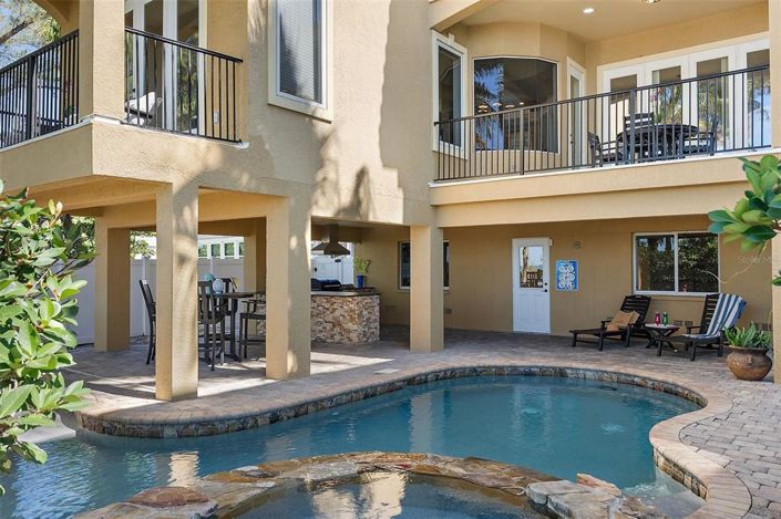 Image No.67-5 Bed Property for sale