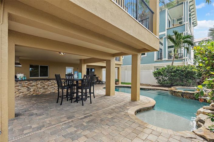 Image No.68-5 Bed Property for sale