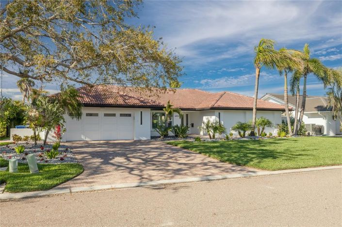 Image No.13-4 Bed Property for sale