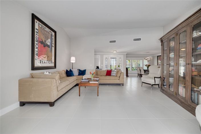 Image No.19-4 Bed Property for sale