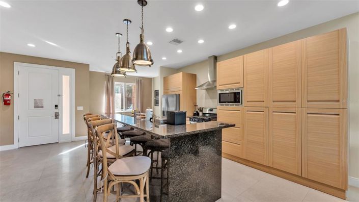 Image No.10-4 Bed Townhouse for sale