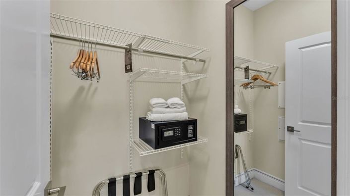 Image No.18-4 Bed Townhouse for sale