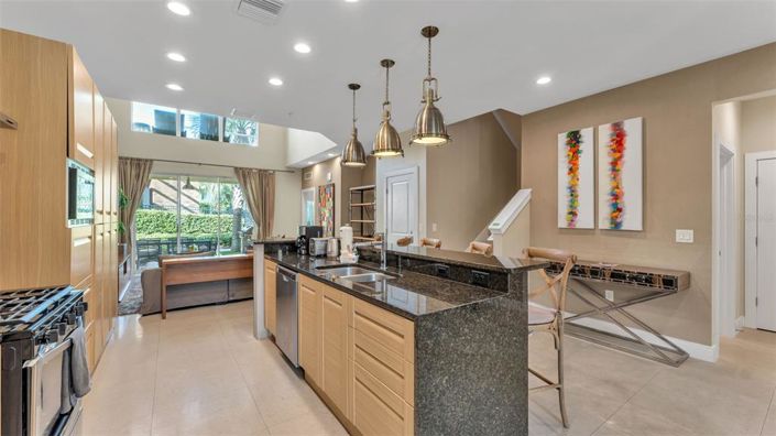 Image No.4-4 Bed Townhouse for sale