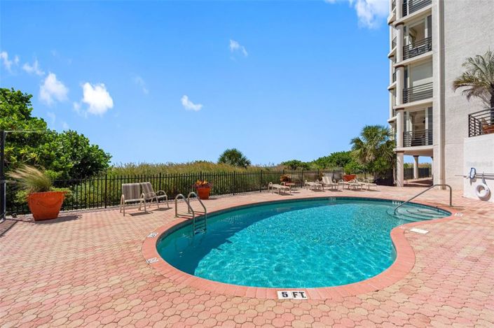 Image No.68-3 Bed Property for sale