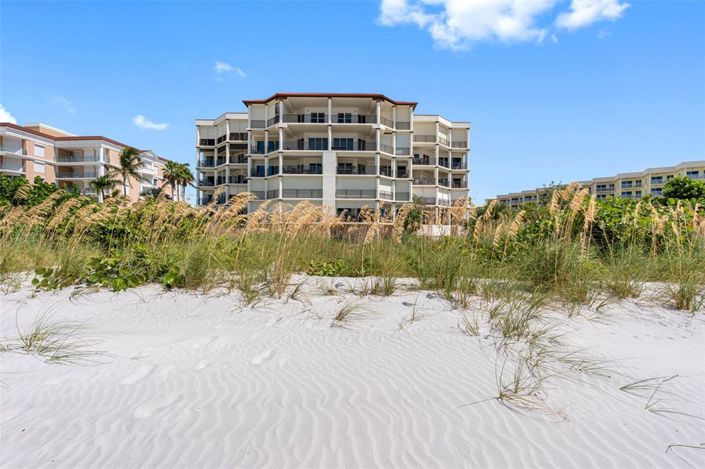 Image No.73-3 Bed Property for sale