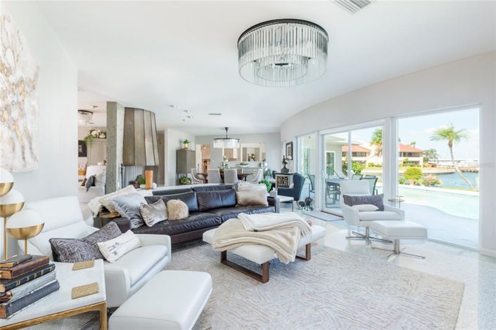 Image No.12-4 Bed Property for sale