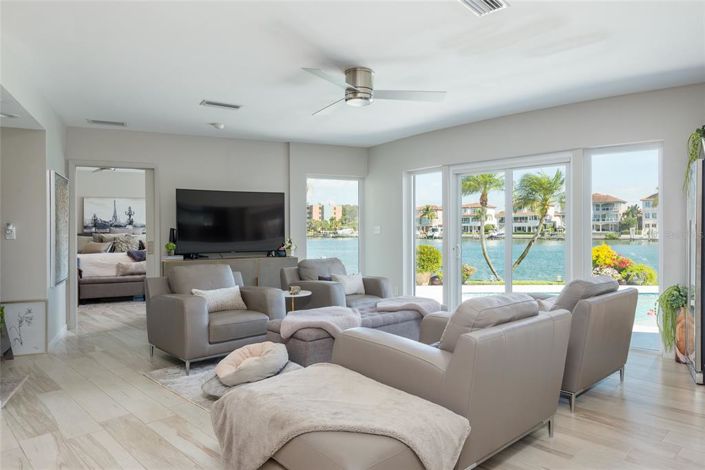 Image No.15-4 Bed Property for sale