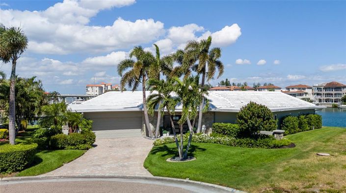 Image No.2-4 Bed Property for sale