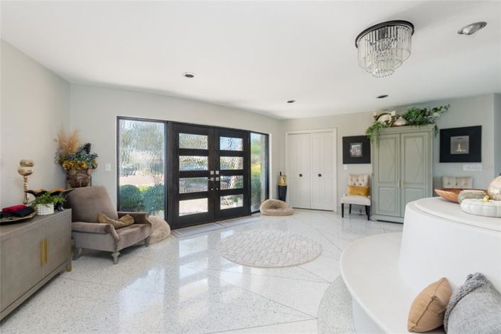 Image No.4-4 Bed Property for sale