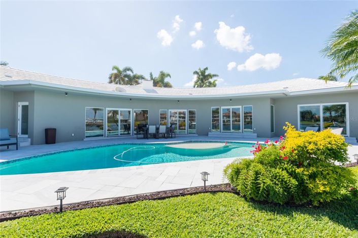 Image No.41-4 Bed Property for sale