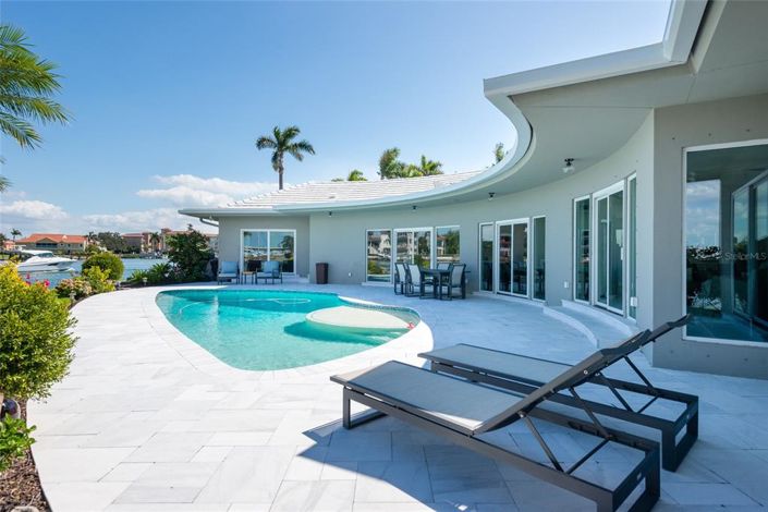 Image No.42-4 Bed Property for sale