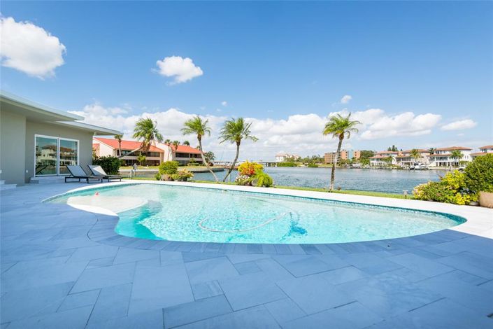 Image No.43-4 Bed Property for sale