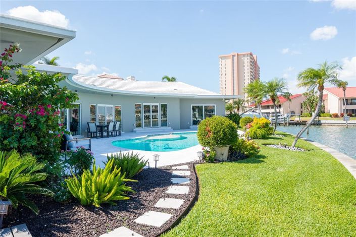 Image No.47-4 Bed Property for sale