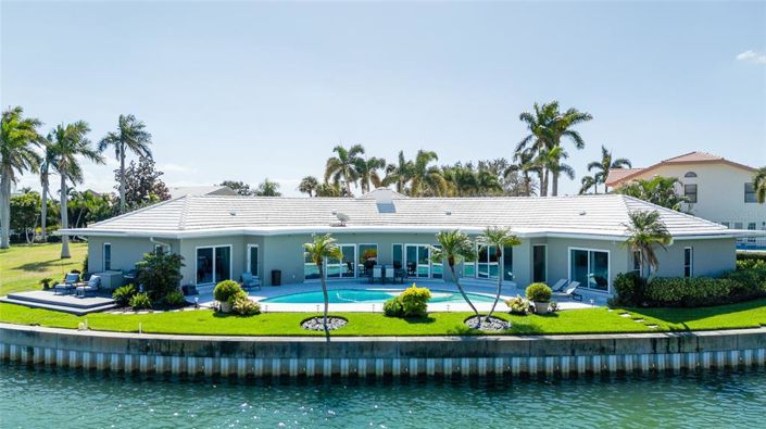 Image No.55-4 Bed Property for sale