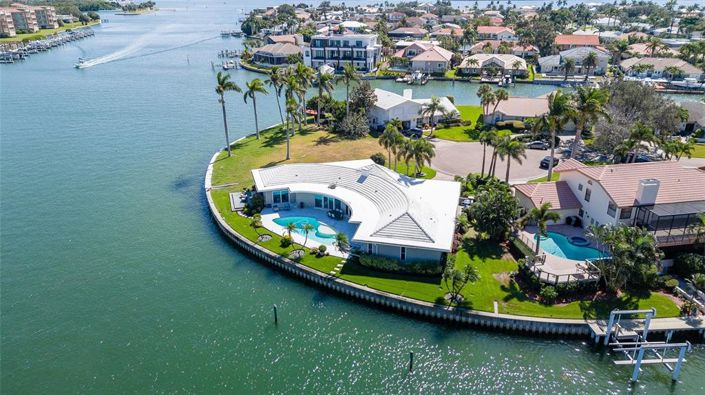 Image No.63-4 Bed Property for sale