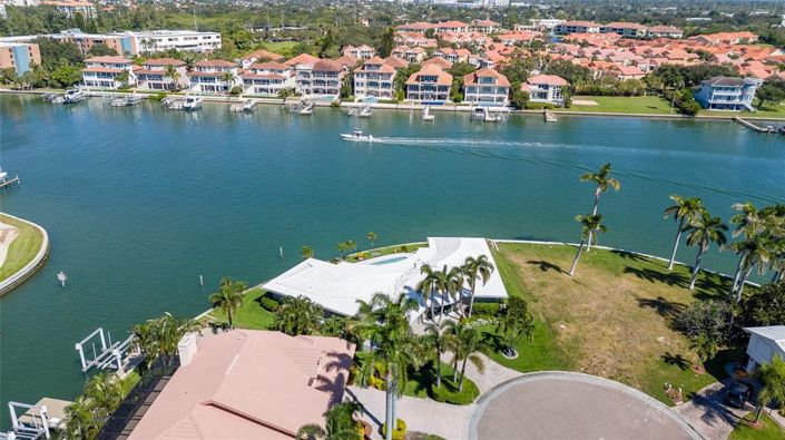 Image No.65-4 Bed Property for sale