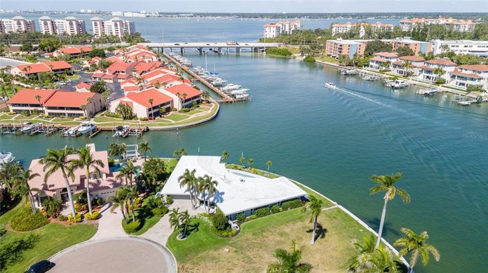 Image No.66-4 Bed Property for sale