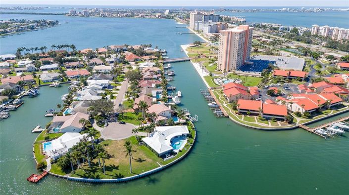 Image No.67-4 Bed Property for sale