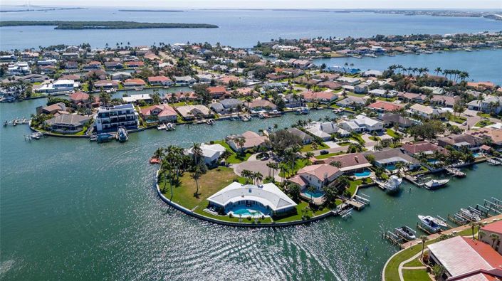 Image No.69-4 Bed Property for sale