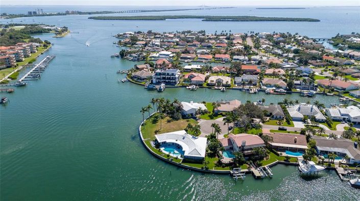 Image No.70-4 Bed Property for sale