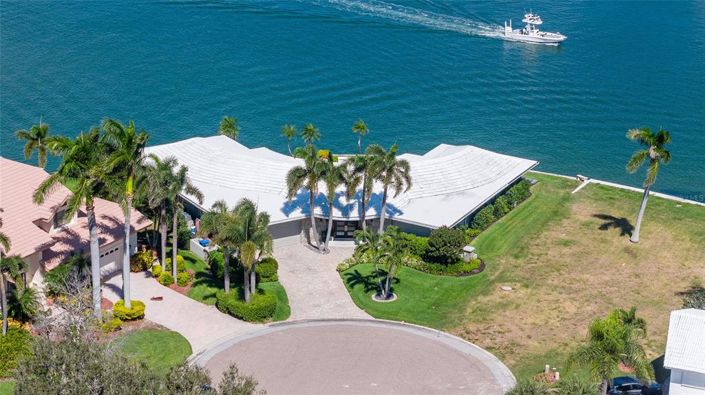 Image No.72-4 Bed Property for sale