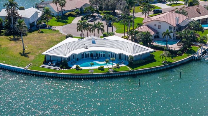 Image No.74-4 Bed Property for sale