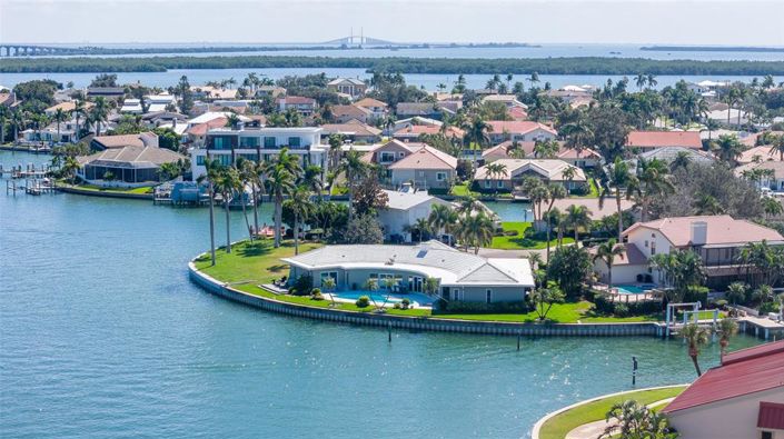 Image No.76-4 Bed Property for sale