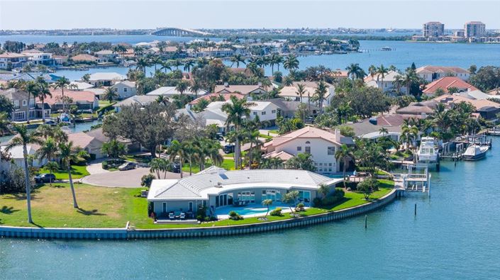 Image No.77-4 Bed Property for sale